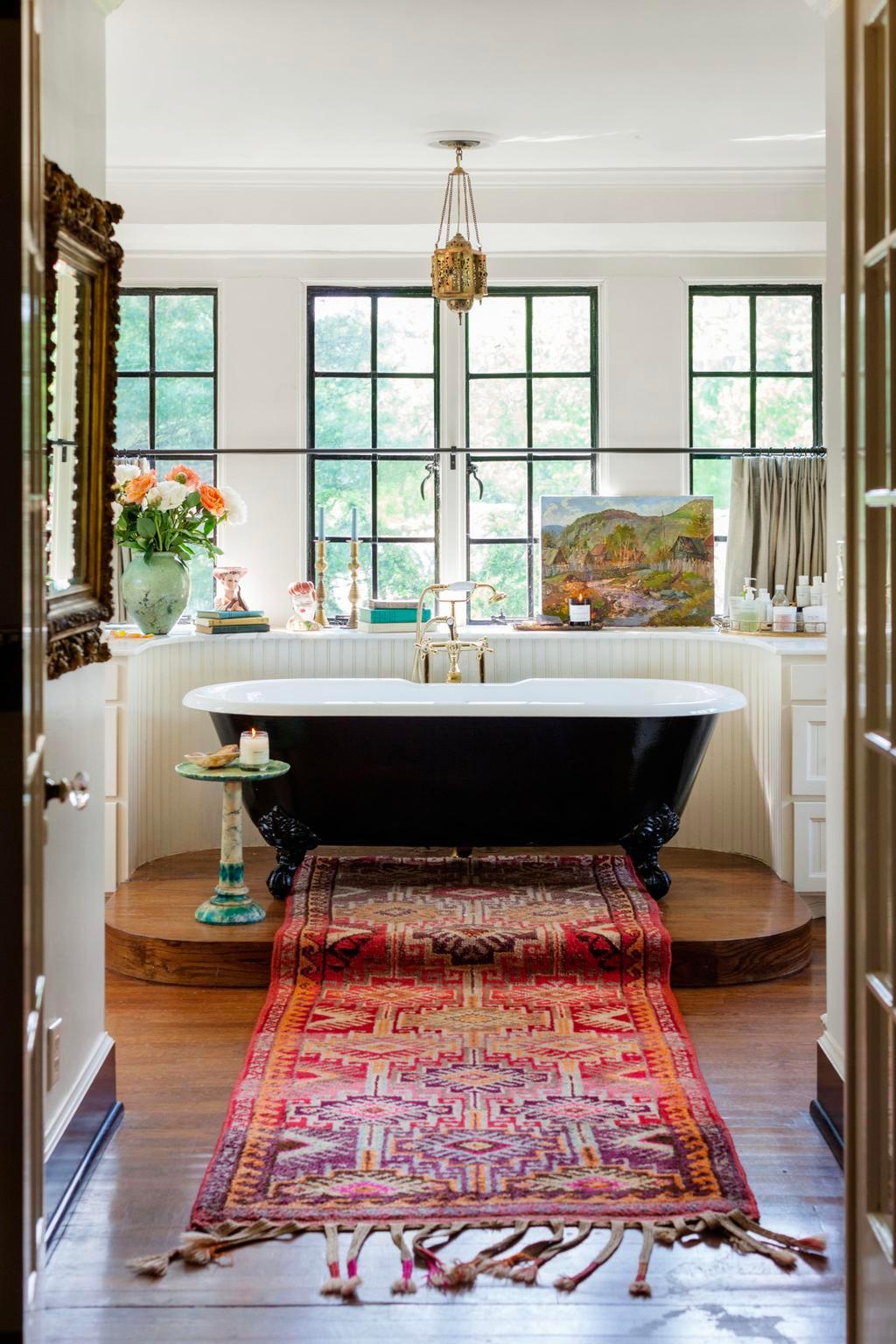 Görsel: Dış dünyadan bir vaha olan 31 ünlü banyosu